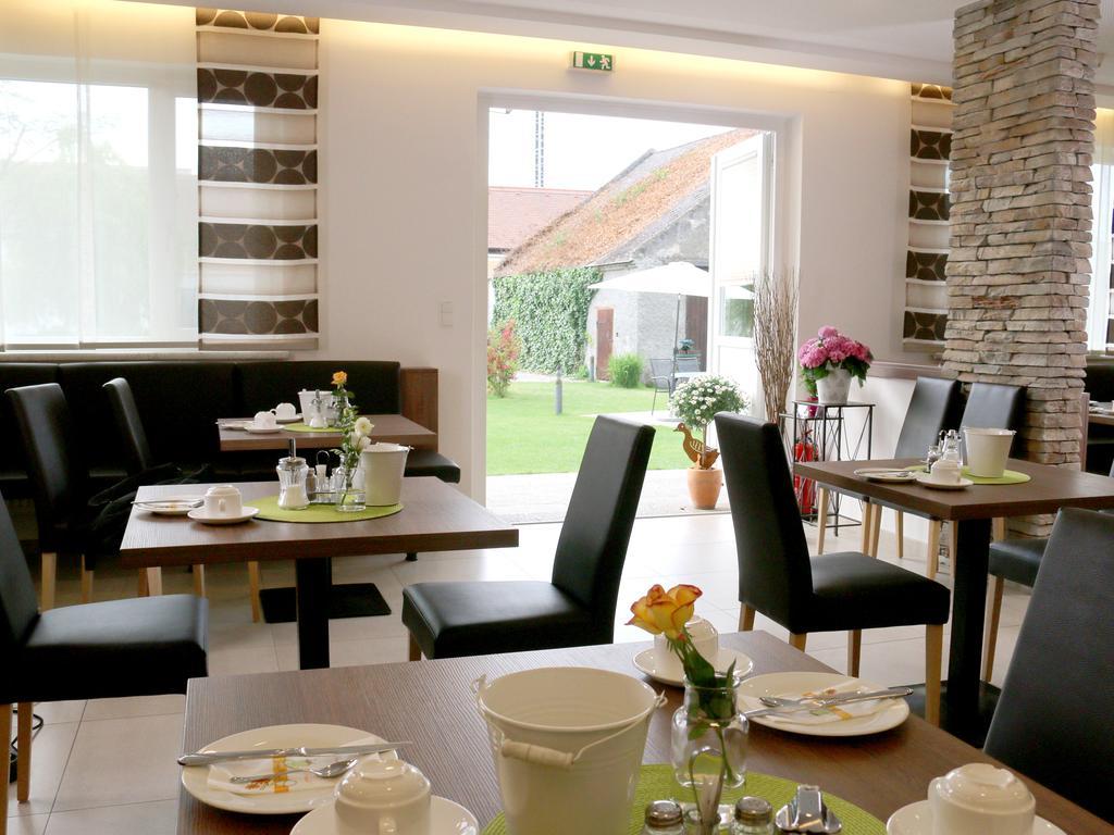 Pension Joseph Haydn Podersdorf am See Room photo