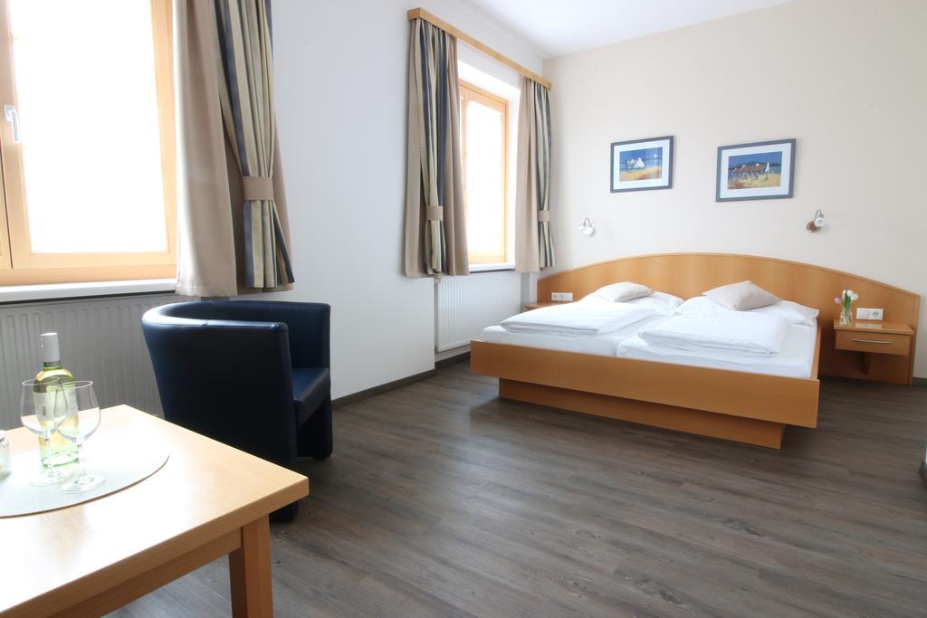 Pension Joseph Haydn Podersdorf am See Exterior photo
