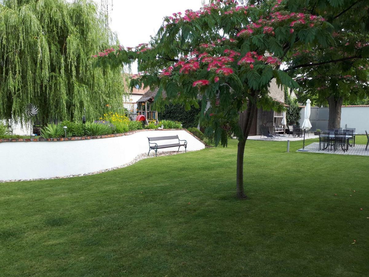 Pension Joseph Haydn Podersdorf am See Exterior photo