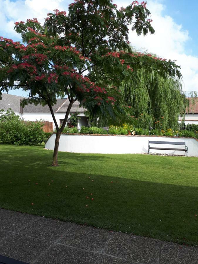 Pension Joseph Haydn Podersdorf am See Exterior photo